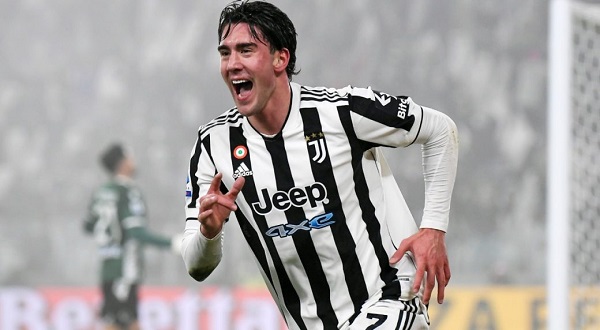 Tiền đạo Juventus Vlahovic đang gồng gánh hàng công của CLB Tiền đạo Juventus Vlahovic đang gồng gánh hàng công của CLB