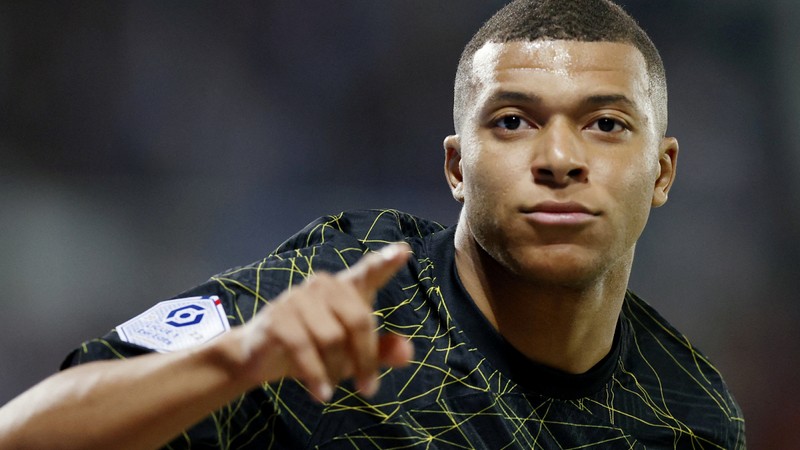 Kylian Mbappe cũng đang cạnh tranh cùng Haaland trong cuộc đua tiền đạo hay nhất thế giới Kylian Mbappe cũng đang cạnh tranh cùng Haaland trong cuộc đua tiền đạo hay nhất thế giới