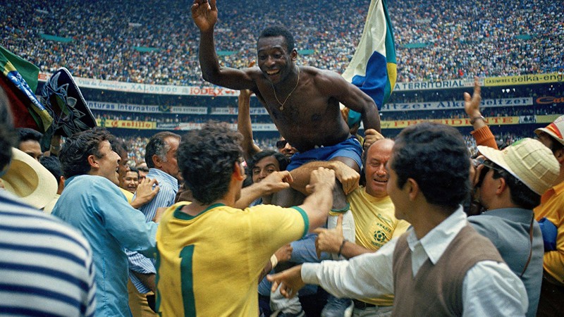 Vua bóng đá Pele khi nhìn lại quá khứ cũng không dám nghĩ mình đã thành công như vậy Vua bóng đá Pele khi nhìn lại quá khứ cũng không dám nghĩ mình đã thành công như vậy