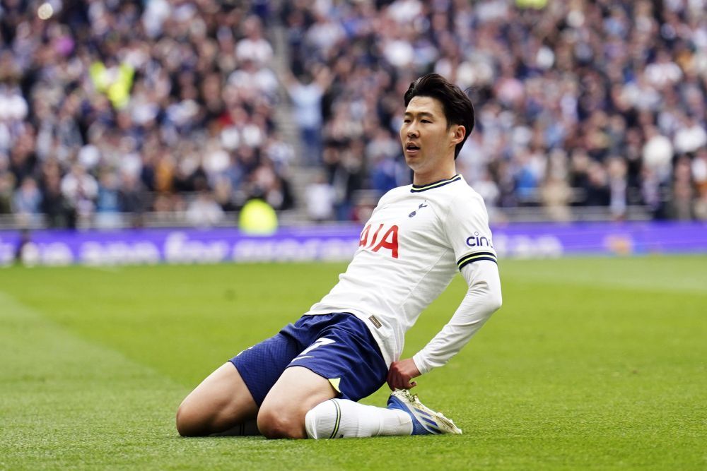 Son là một trong những cầu thủ Tottenham nổi bật ở thời điểm này Son là một trong những cầu thủ Tottenham nổi bật ở thời điểm này
