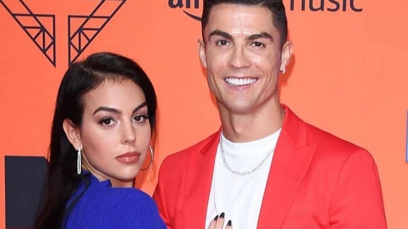 Ronaldo và bạn gái đã có mối tình như truyện cổ tích Ronaldo và bạn gái đã có mối tình như truyện cổ tích