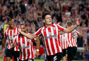 Câu Lạc Bộ Bóng Đá Brentford - Những Chú Ong Đến Từ London 9 Câu Lạc Bộ Bóng Đá Brentford - Những Chú Ong Đến Từ London