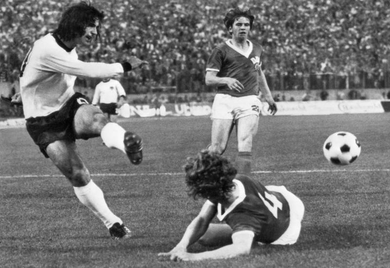Gerd Muller đã ghi 68 bàn thắng sau 62 trận cho đội tuyển quốc gia Đức Gerd Muller đã ghi 68 bàn thắng sau 62 trận cho đội tuyển quốc gia Đức