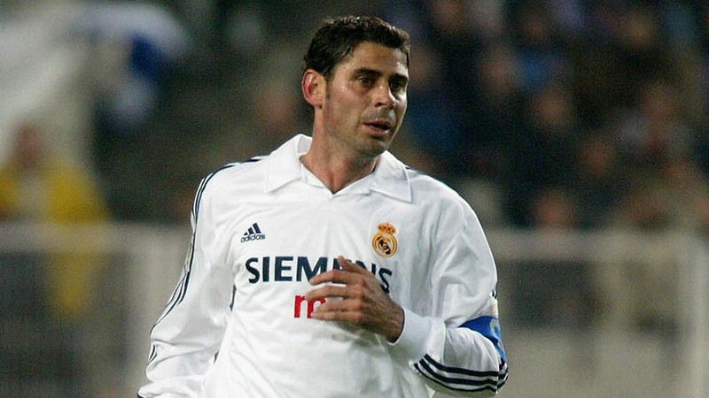 Và không thể thiếu bức tường thép Fernando Hierro Và không thể thiếu bức tường thép Fernando Hierro