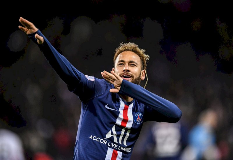 Neymar ăn mừng theo nhiều cách khác nhau Neymar ăn mừng theo nhiều cách khác nhau