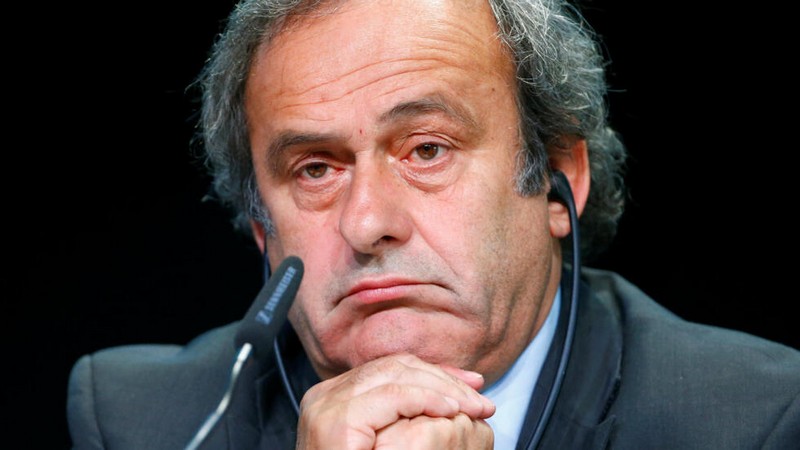 Thế nhưng Michel Platini, chủ tích của UEFA khi đó cho rằng danh hiệu này nên thuộc về Neuer với chức vô địch World Cup Thế nhưng Michel Platini, chủ tích của UEFA khi đó cho rằng danh hiệu này nên thuộc về Neuer với chức vô địch World Cup