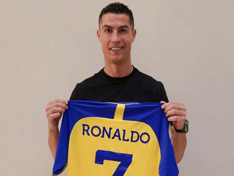 Theo nhiều nguồn tin, thu nhập của Ronaldo vào khoảng 200 triệu euro mỗi năm Theo nhiều nguồn tin, thu nhập của Ronaldo vào khoảng 200 triệu euro mỗi năm