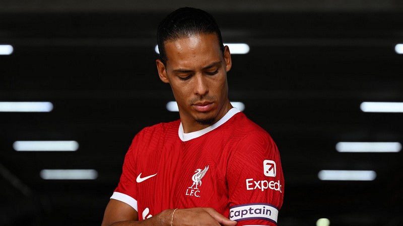 Dù trở lại sau chấn thương nhưng Virgil van Dijk vẫn được coi là trung vệ hay nhất thế giới ở thời điểm hiện tại Dù trở lại sau chấn thương nhưng Virgil van Dijk vẫn được coi là trung vệ hay nhất thế giới ở thời điểm hiện tại