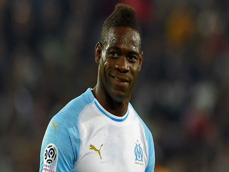 Mario Balotelli nổi tiếng không chỉ về tài năng bóng đá mà còn về tính cách độc đáo cũng như sự nổi loạn Mario Balotelli nổi tiếng không chỉ về tài năng bóng đá mà còn về tính cách độc đáo cũng như sự nổi loạn
