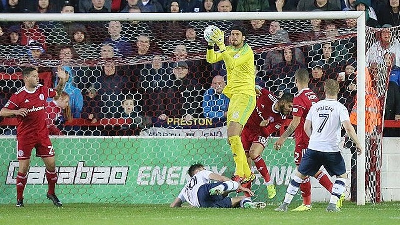 Simon Bloch Jørgensen cũng có chiều cao vượt trội trên 2m Simon Bloch Jørgensen cũng có chiều cao vượt trội trên 2m