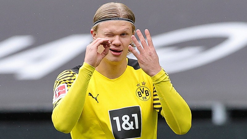 Tại Dortmund Haaland trở thành tiền đạo hàng đầu va cũng mang lại lợi nhuận lớn Tại Dortmund Haaland trở thành tiền đạo hàng đầu va cũng mang lại lợi nhuận lớn