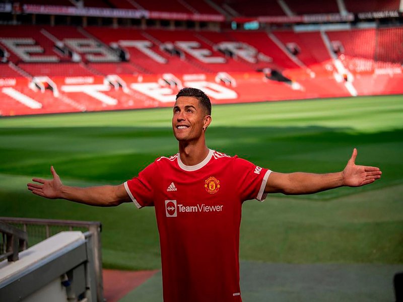 CR7 rời MU để chuyển đến Al Nassr sau màn tái hợp năm 2021 CR7 rời MU để chuyển đến Al Nassr sau màn tái hợp năm 2021