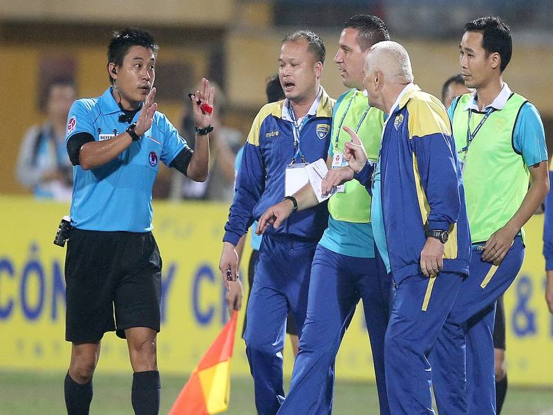 Các trọng tài ở Việt Nam được quản lý bởi Liên đoàn bóng đá Việt Nam (VFF) Các trọng tài ở Việt Nam được quản lý bởi Liên đoàn bóng đá Việt Nam (VFF)