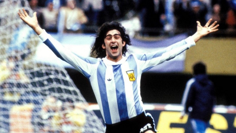 Mario Kempes là tiền đạo Argentina mang về chức vô địch đầu tiên cho đội tuyển này Mario Kempes là tiền đạo Argentina mang về chức vô địch đầu tiên cho đội tuyển này