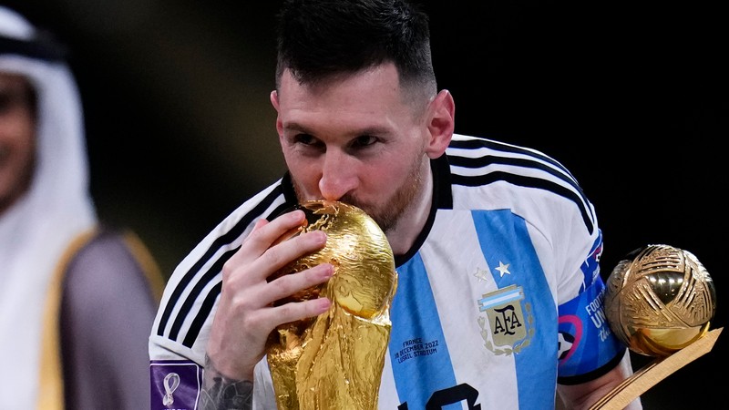 Messi đã bước vào hàng ngũ huyền thoại của bóng đá thế giới Messi đã bước vào hàng ngũ huyền thoại của bóng đá thế giới
