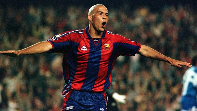Ronaldo cũng có sự nghiệp thi đấu rất vĩ đại Ronaldo cũng có sự nghiệp thi đấu rất vĩ đại