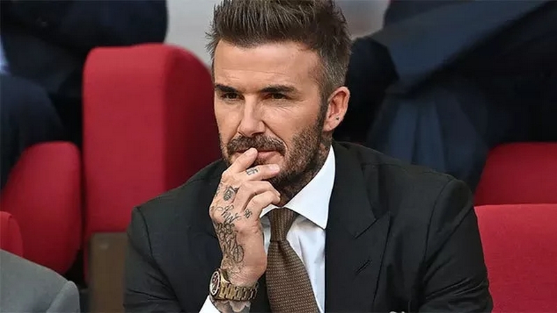Beckham rất điển trai và anh tận dụng rất tốt lợi thế ấy Beckham rất điển trai và anh tận dụng rất tốt lợi thế ấy