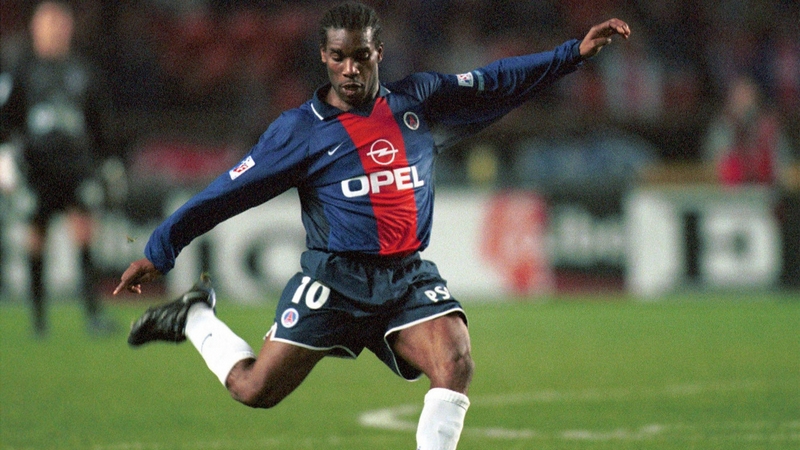 Jay Jay Okocha là cầu thủ Nigeria từng khuấy đảo cả Châu Âu Jay Jay Okocha là cầu thủ Nigeria từng khuấy đảo cả Châu Âu