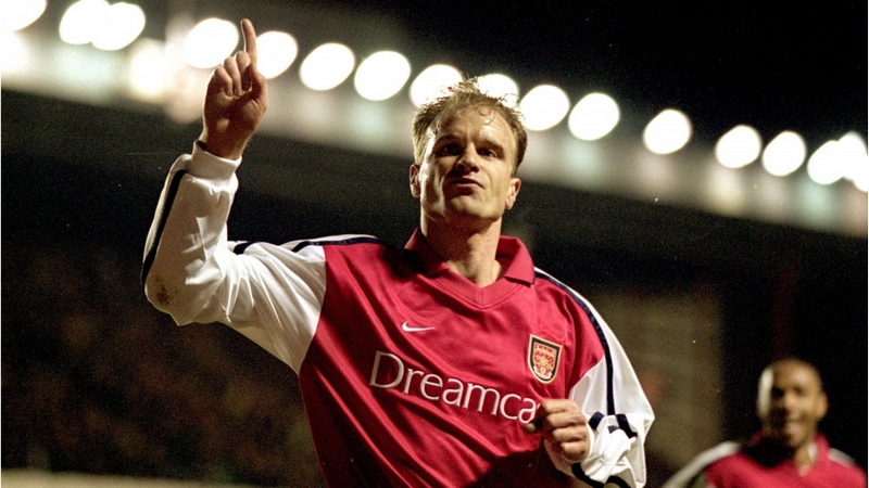 Bergkamp trở thành huyền thoại với biệt danh "tiền đạo không ghi bàn" Bergkamp trở thành huyền thoại với biệt danh "tiền đạo không ghi bàn"