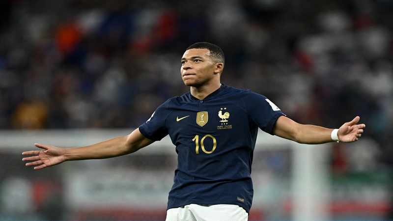 Kylian Mbappe xứng đáng góp mặt trong đội hình Pháp xuất sắc với thành tích ấn tượng của mình Kylian Mbappe xứng đáng góp mặt trong đội hình Pháp xuất sắc với thành tích ấn tượng của mình