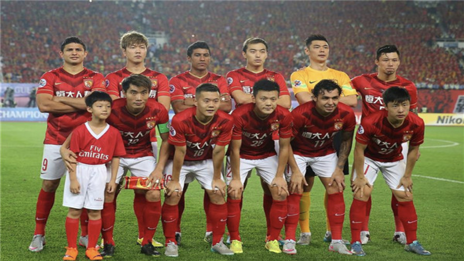 Adelaide United và đội bóng nhà giàu Trung Quốc là Guangzhou Evergrande có cùng ông chủ Adelaide United và đội bóng nhà giàu Trung Quốc là Guangzhou Evergrande có cùng ông chủ