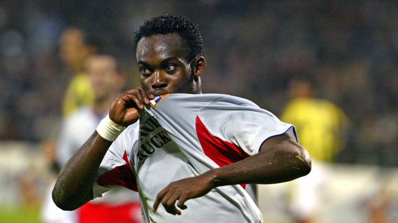 Cầu thủ Michael Essien từng gây ấn tượng lớn khi chơi bóng ở Pháp Cầu thủ Michael Essien từng gây ấn tượng lớn khi chơi bóng ở Pháp