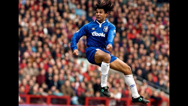 Ông cũng có thời gian ngắn chơi bóng tại Chelsea và để lại những ấn tượng không nhỏ Ông cũng có thời gian ngắn chơi bóng tại Chelsea và để lại những ấn tượng không nhỏ