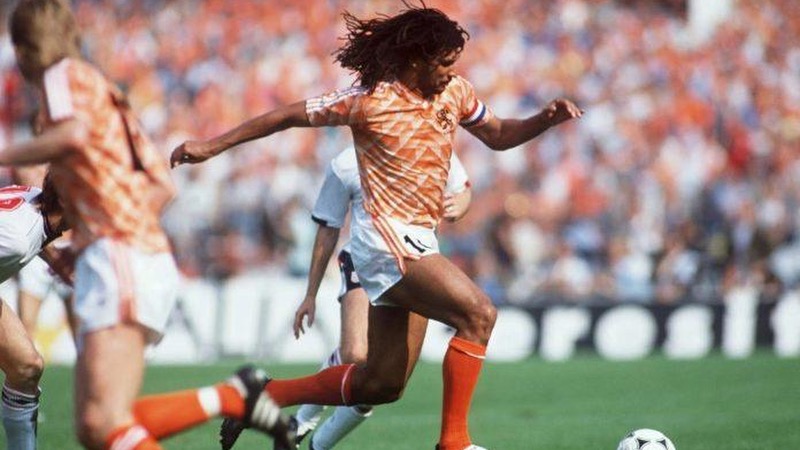 Hành trình của cầu thủ Ruud Gullit trở thành huyền thoại đã trở thành cảm hứng lớn Hành trình của cầu thủ Ruud Gullit trở thành huyền thoại đã trở thành cảm hứng lớn