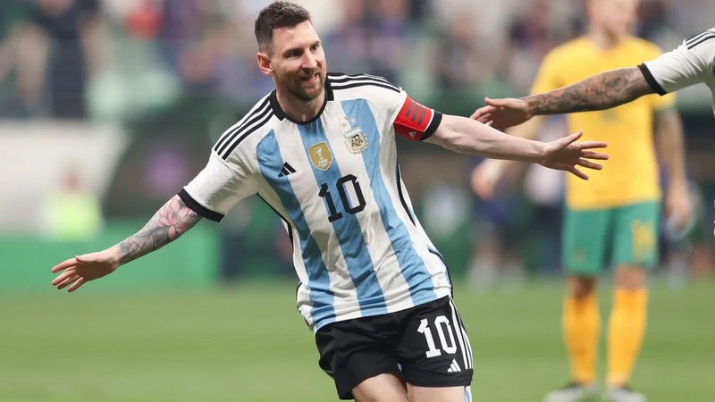 Và không thể thiếu Messi Và không thể thiếu Messi