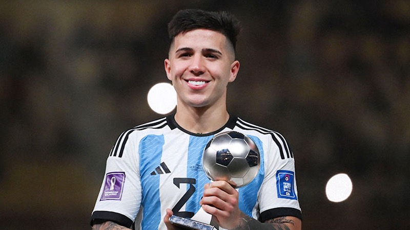Với World Cup 2022, cầu thủ Enzo Fernandez đã trở thành ngôi sao ấn tượng Với World Cup 2022, cầu thủ Enzo Fernandez đã trở thành ngôi sao ấn tượng