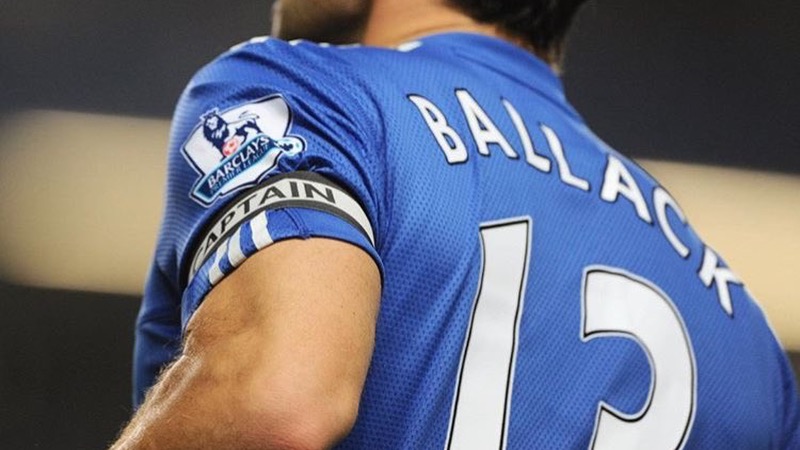 Cầu thủ Michael Ballack chọn số 13 gần như là một lời thách thức với sự xui xẻo Cầu thủ Michael Ballack chọn số 13 gần như là một lời thách thức với sự xui xẻo