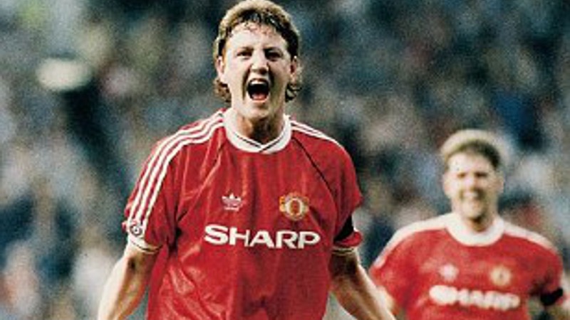 Và Steve Bruce là một thiên tài của Manchester United Và Steve Bruce là một thiên tài của Manchester United