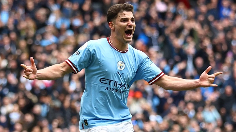 Và được Man City chiêu mộ không lâu sau đó Và được Man City chiêu mộ không lâu sau đó