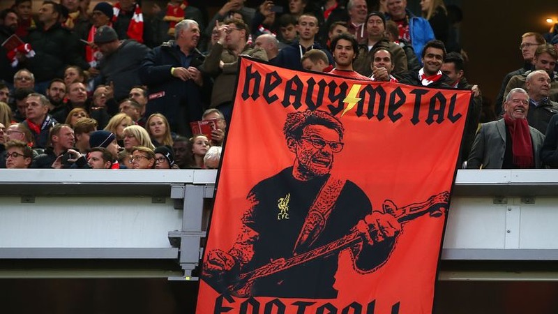 Huấn luyện viên Jurgen Klopp như một nghệ sĩ chơi rock của bóng đá Huấn luyện viên Jurgen Klopp như một nghệ sĩ chơi rock của bóng đá