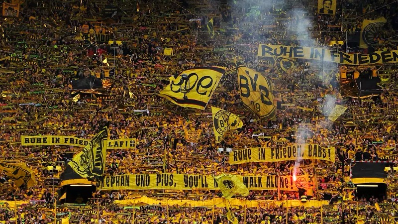 Sân vận động Signal Iduna Park luôn là niềm tự hào của Dortmund Sân vận động Signal Iduna Park luôn là niềm tự hào của Dortmund