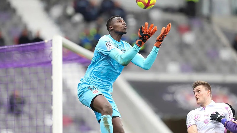 Thủ môn Edouard Mendy từng rất khó khăn trong thời gian đầu sự nghiệp Thủ môn Edouard Mendy từng rất khó khăn trong thời gian đầu sự nghiệp