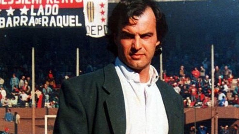 Huấn luyện viên Marcelo Bielsa bắt đầu sự nghiệp với bóng đá Argentina Huấn luyện viên Marcelo Bielsa bắt đầu sự nghiệp với bóng đá Argentina