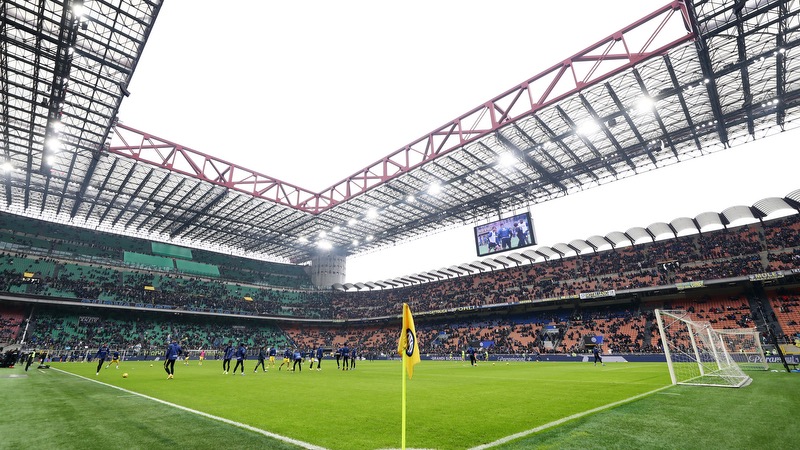 San Siro Stadium hay Giuseppe Meazza thì đều chính xác San Siro Stadium hay Giuseppe Meazza thì đều chính xác