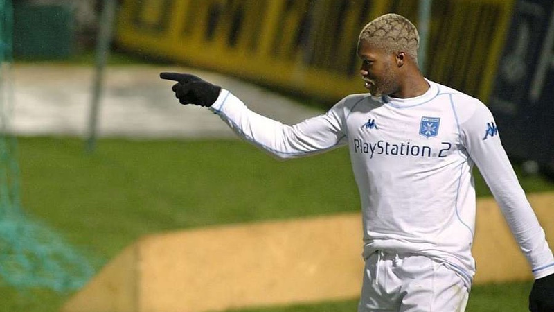 Cầu thủ Djibril Cisse từng là một chân sút thiên tài Cầu thủ Djibril Cisse từng là một chân sút thiên tài