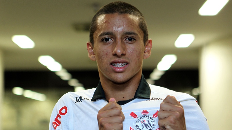Cầu thủ Marquinhos từng được gọi là thần đồng Cầu thủ Marquinhos từng được gọi là thần đồng