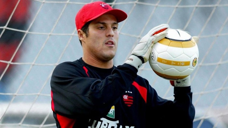 Thủ môn Julio Cesar từng bắt đầu từ chính bóng đá Brazil Thủ môn Julio Cesar từng bắt đầu từ chính bóng đá Brazil