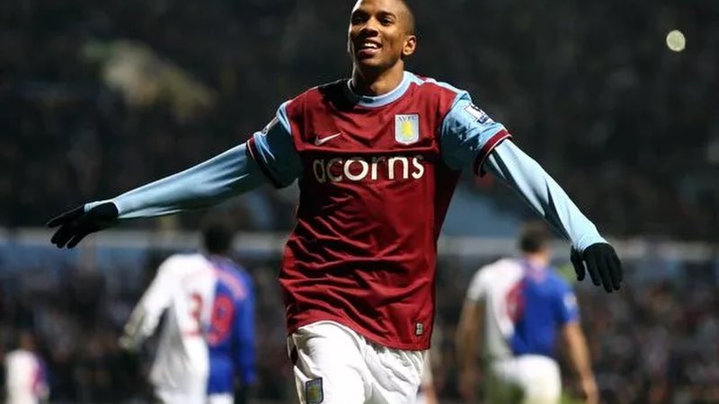 Cầu thủ Ashley Young từng nhận được kỳ vọng rất lớn Cầu thủ Ashley Young từng nhận được kỳ vọng rất lớn