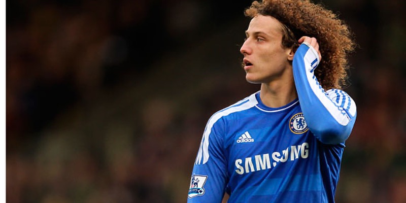 Cầu thủ David Luiz đã nổi bật trong màu áo của Chelsea Cầu thủ David Luiz đã nổi bật trong màu áo của Chelsea