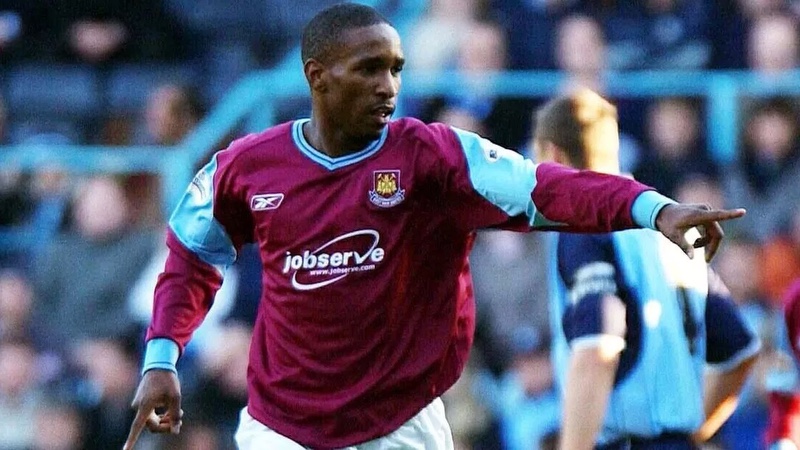 Cầu thủ Jermain Defoe đã tạo được ấn tượng khi còn rất sớm Cầu thủ Jermain Defoe đã tạo được ấn tượng khi còn rất sớm