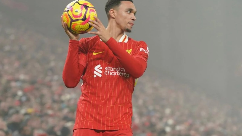 Ở lại để trở thành tượng đài của The Kop hay ra đi? Ở lại để trở thành tượng đài của The Kop hay ra đi?