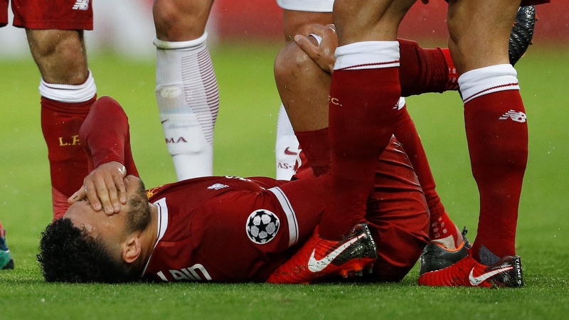 Nhưng tiếc rằng cầu thủ Alex Oxlade-Chamberlain cũng là một nạn nhân của chấn thương Nhưng tiếc rằng cầu thủ Alex Oxlade-Chamberlain cũng là một nạn nhân của chấn thương