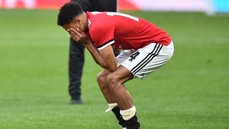 Cầu thủ Jesse Lingard phải trả giá đắt cho hành động của mình Cầu thủ Jesse Lingard phải trả giá đắt cho hành động của mình