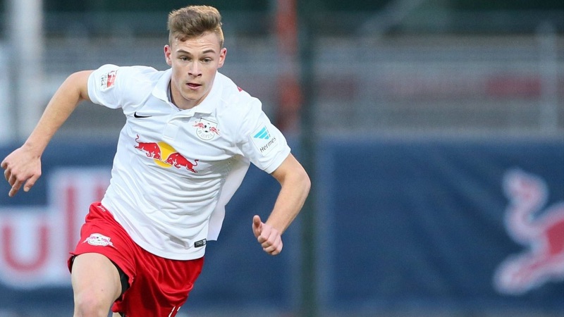 Cầu thủ Joshua Kimmich chỉ mất khoảng thời gian ngắn để khẳng định mình Cầu thủ Joshua Kimmich chỉ mất khoảng thời gian ngắn để khẳng định mình
