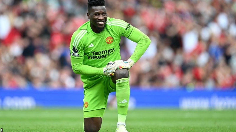 Thủ môn Andre Onana đã gắn liền với chỉ trích tại MU Thủ môn Andre Onana đã gắn liền với chỉ trích tại MU