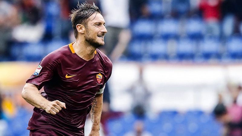 Cầu thủ Francesco Totti luôn được tôn trọng với tình yêu của mình Cầu thủ Francesco Totti luôn được tôn trọng với tình yêu của mình